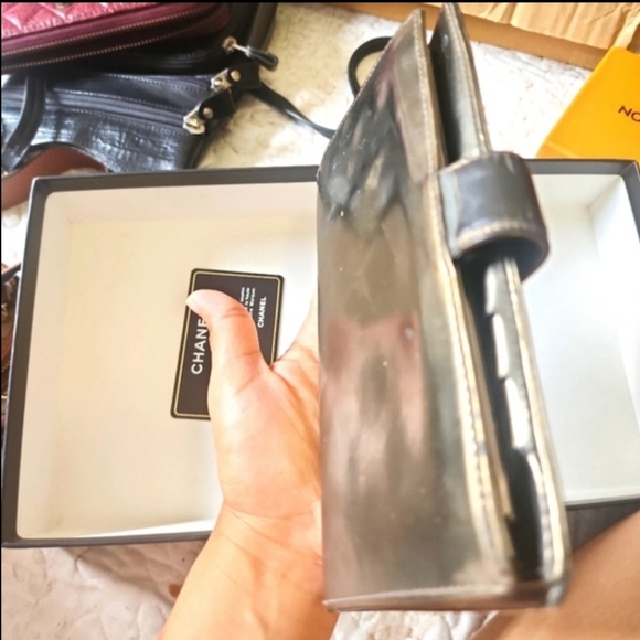 CHANEL Gold Folio wallet with COA - Picture 3 of 6